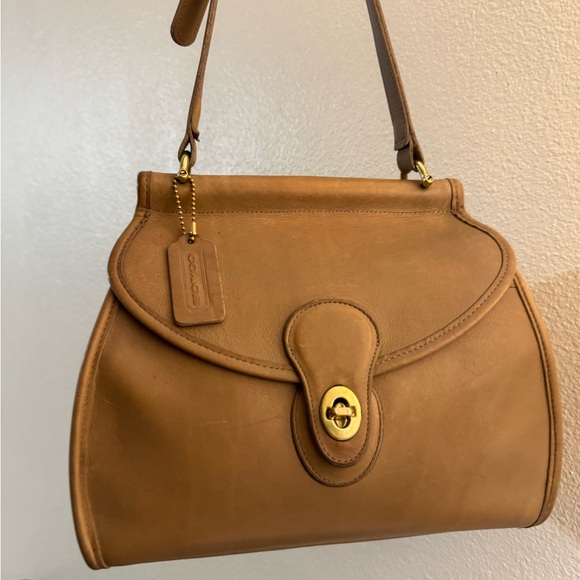 SOLD 🚫 Vintage Coach Logan 9907 in Stone - Picture 3 of 14